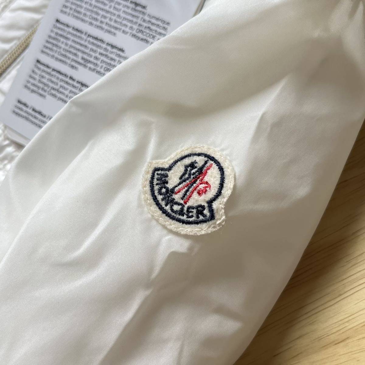 新品未使用タグ付き 日本未入荷 キッズ Moncler ナイロン 新品未使用タグ付き 日本未入荷 キッズ Moncler ナイロン