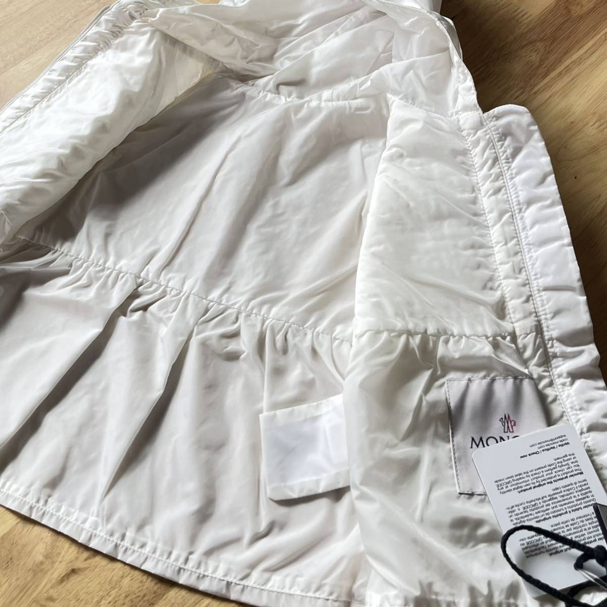 新品未使用タグ付き 日本未入荷 キッズ Moncler ナイロン 新品未使用タグ付き 日本未入荷 キッズ Moncler ナイロン
