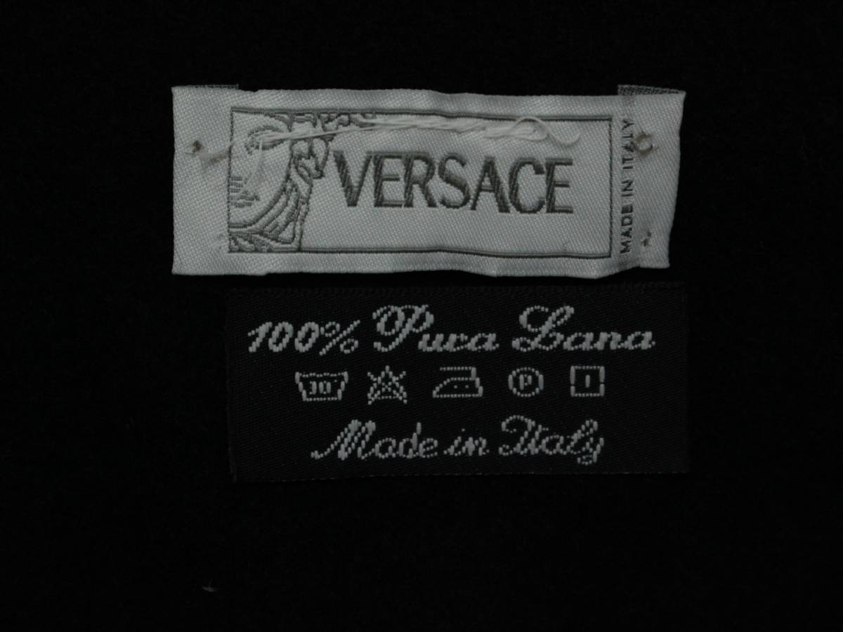 N714　VERSACE　ヴェルサーチ　イタリア製　オールド　無地　マフラー　ブラック　フリンジ　32×140㎝_画像2