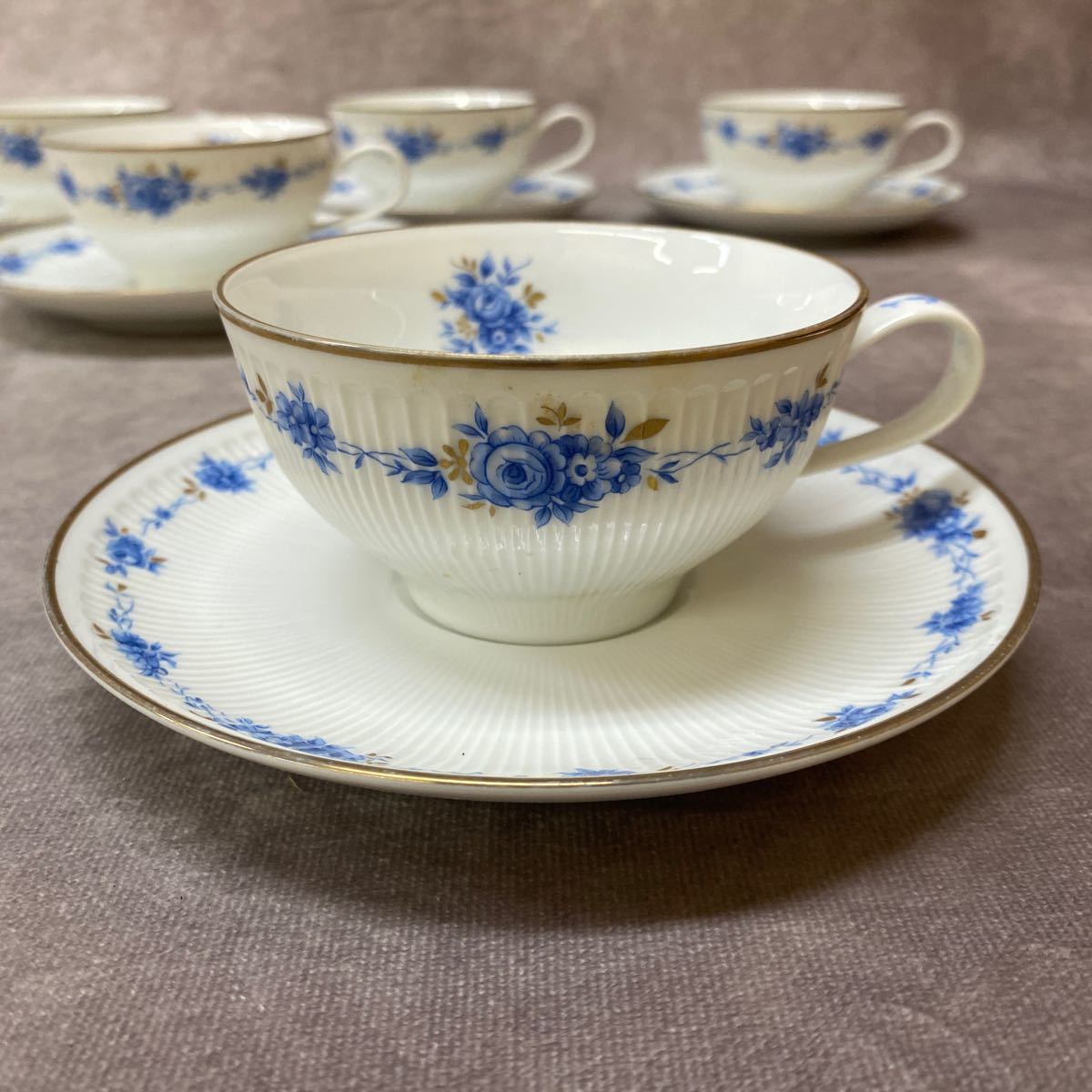 Noritake カップ &ソーサー ブルーローズ 現状品 金彩 ノリタケ ホワイト 花柄 洋食器_画像4