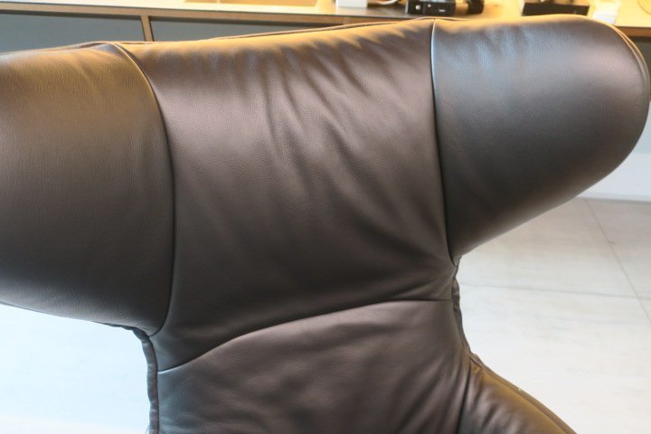 家具WD■510931■Cassina カッシーナ ラウンジチェア 革 395 P22 ブラック 定106.7万円■展示品/取り外し品/千葉出荷の画像7