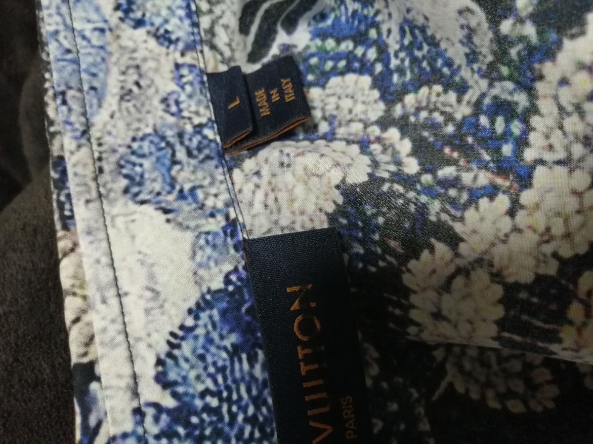 L size Louis Vuitton Logo picture tapestry art .. point highest . work premium obtaining un- possible large size one put on only whole surface tapestry shirt 