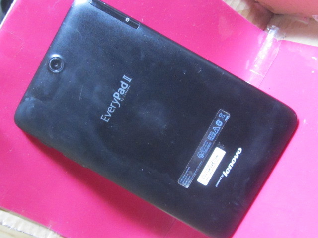 ジャンク　Lenovo every　pad　2　タブレット　wifi　7型　黒　不動　11-6128_画像3