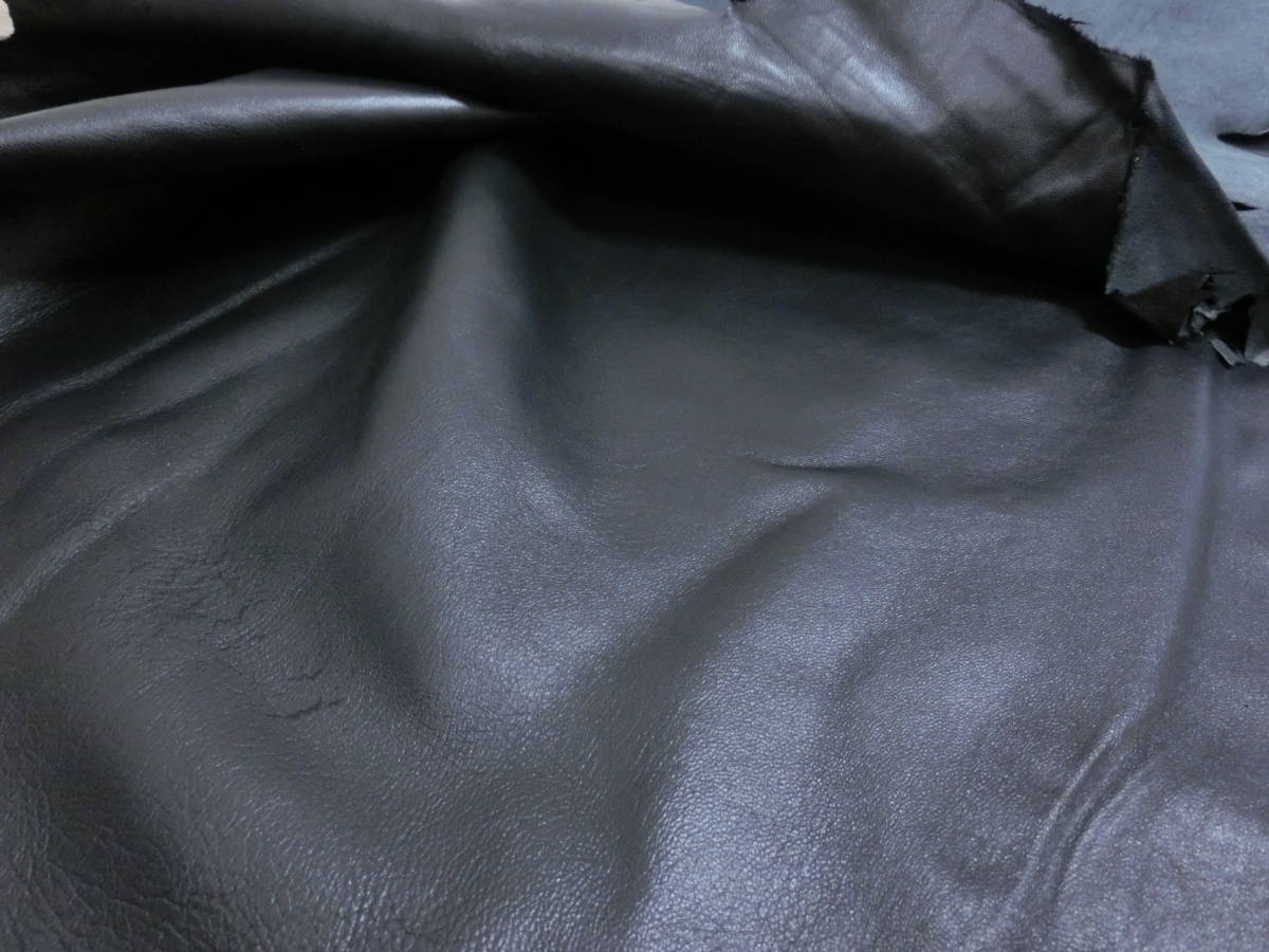 C74　黒　衣料革　シープ革　柔らかテロテロソフト　0,8~0,9ミリ　86デシ　革小物レザークラフト材料　ハンドメイド　手作り材料_画像3