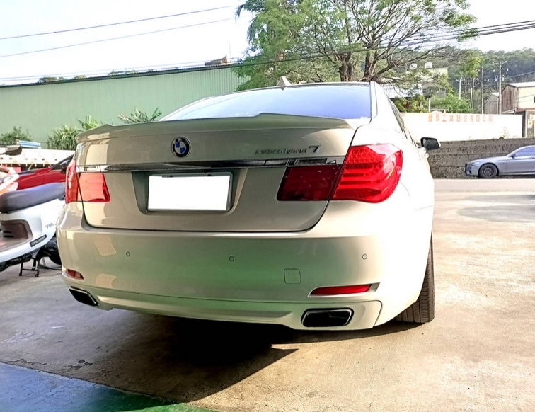 2009-2015 BMW 7シリーズ F01 F02 F03 F04 リアトランクスポイラー FRP製 塗装込み品 各色付 V _画像2