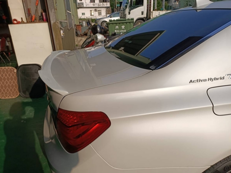 2009-2015 BMW 7シリーズ F01 F02 F03 F04 リアトランクスポイラー FRP製 塗装込み品 各色付 V _画像3