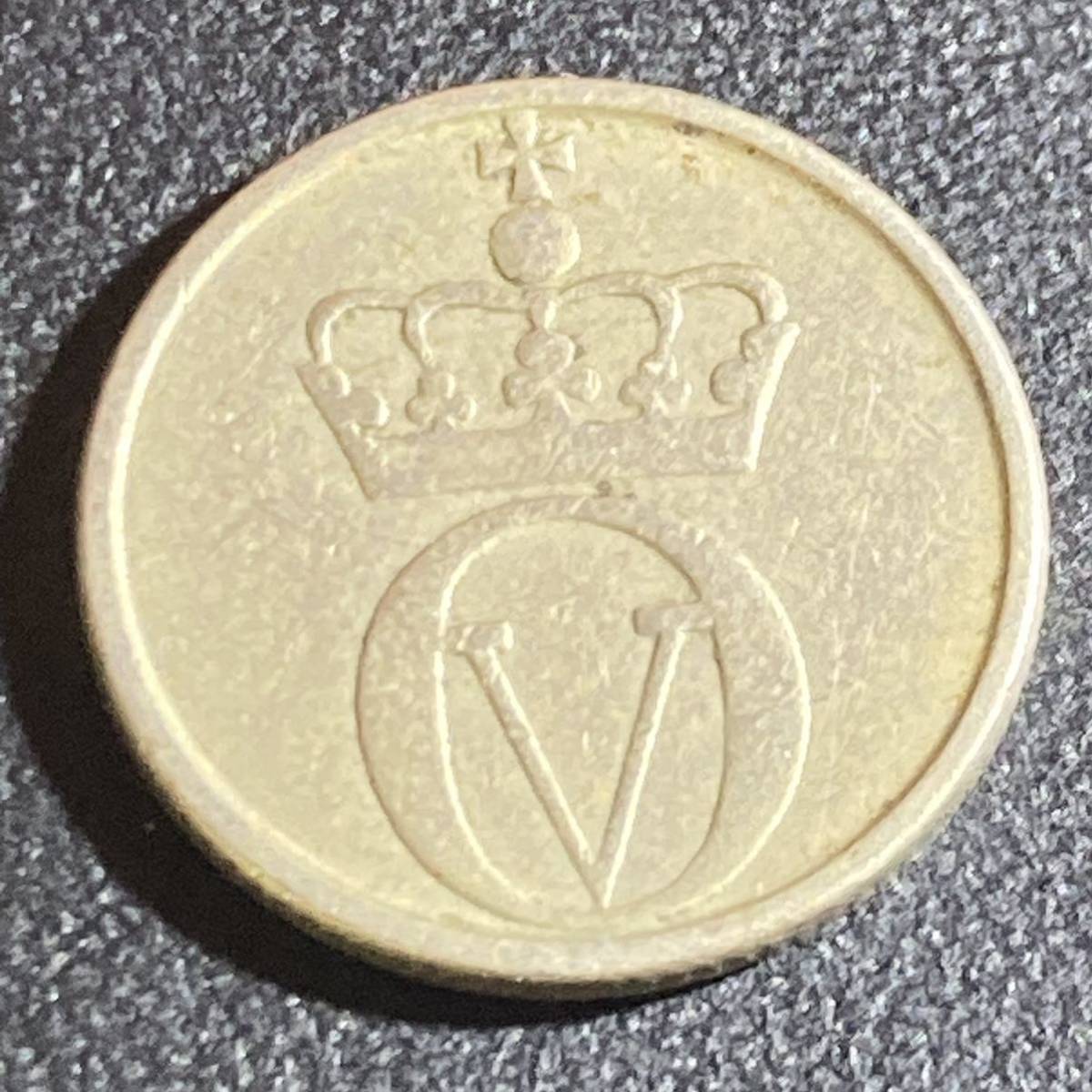 【b051】古銭外国銭 ノルウェー 可愛いミツバチの10オーレコイン 1960年(^ ^)_画像2