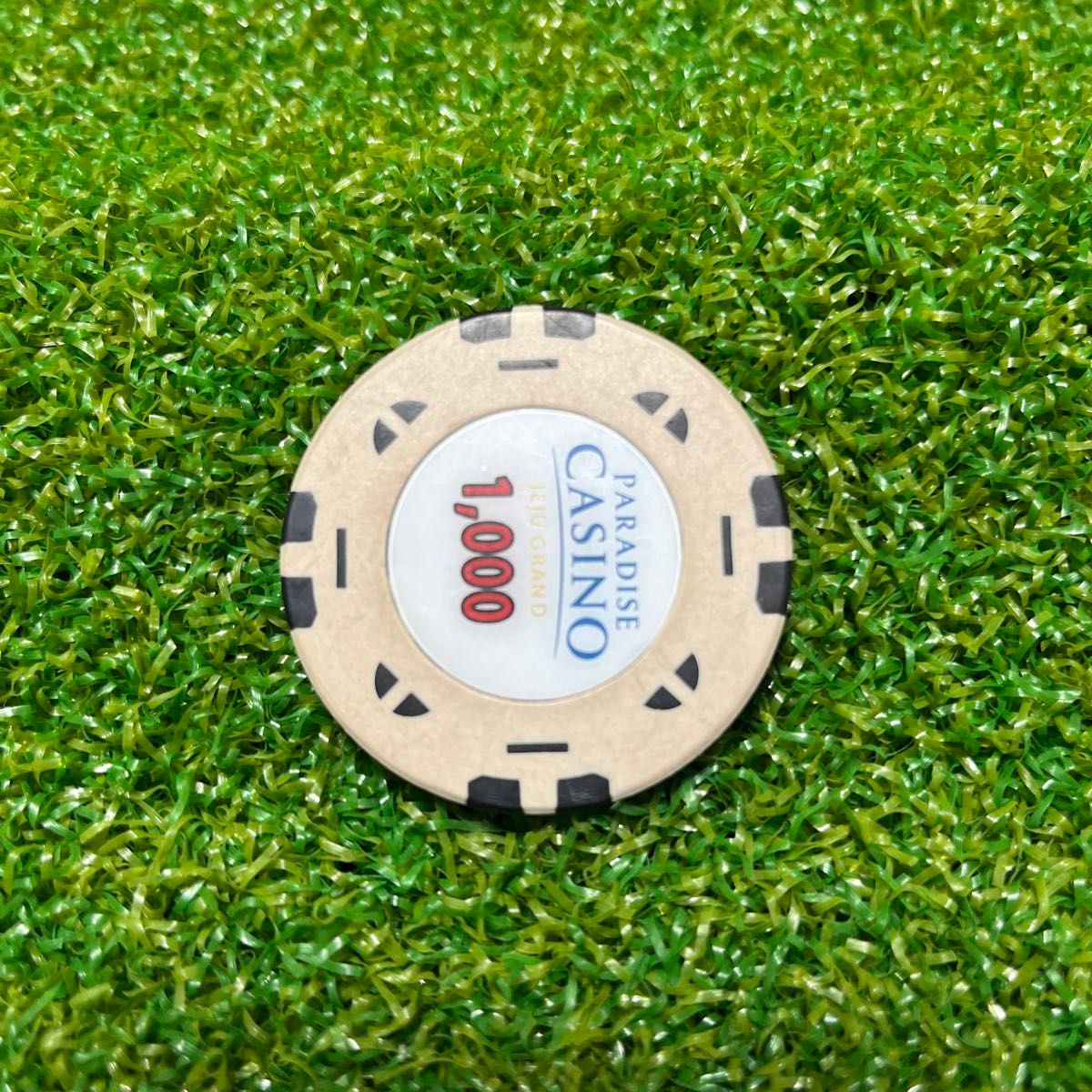 PARADISE CASINO パラダイスカジノ ゴルフボールマーカー ベージュホワイト カジノチップ 中古品
