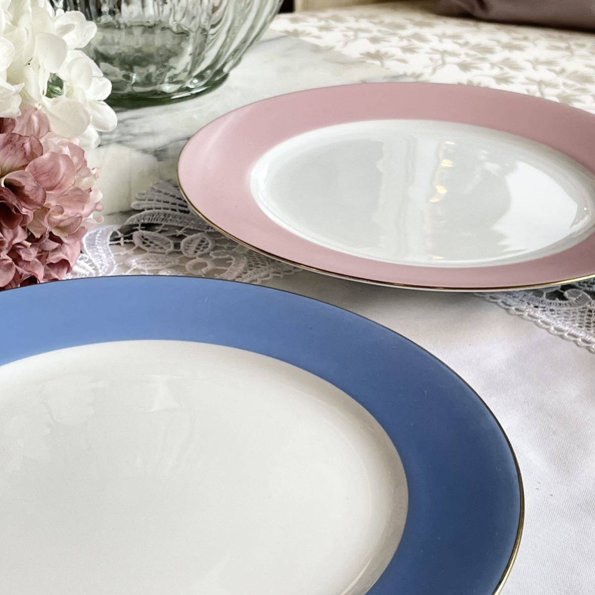 r164 大倉陶園 シンプルながら上品な雰囲気を醸し出す 色蒔き ピンク ブルー デザートプレート 2枚 鮮やかな色彩と白磁の対比が美しい_画像4
