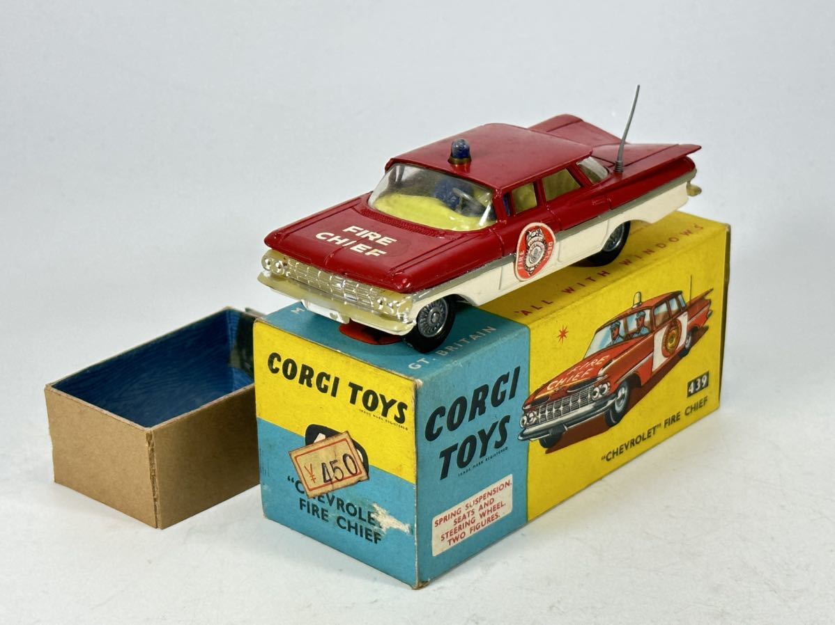 (s502) CORGI TOYS 439 CHEVROLET FIRE CHIEF コーギー ミニカー シボレー 当時物_画像1