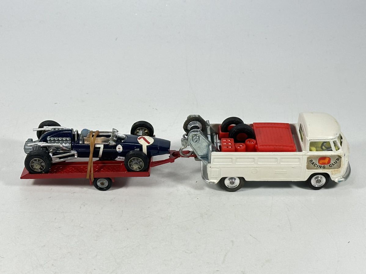 (s513) CORGI TOY GIFT SET6 VOLKSWAGEN TRUCK WITH TRAILER&COOPER-MASERATI F/1 コーギーギフトセット ミニカー 当時物 _画像4