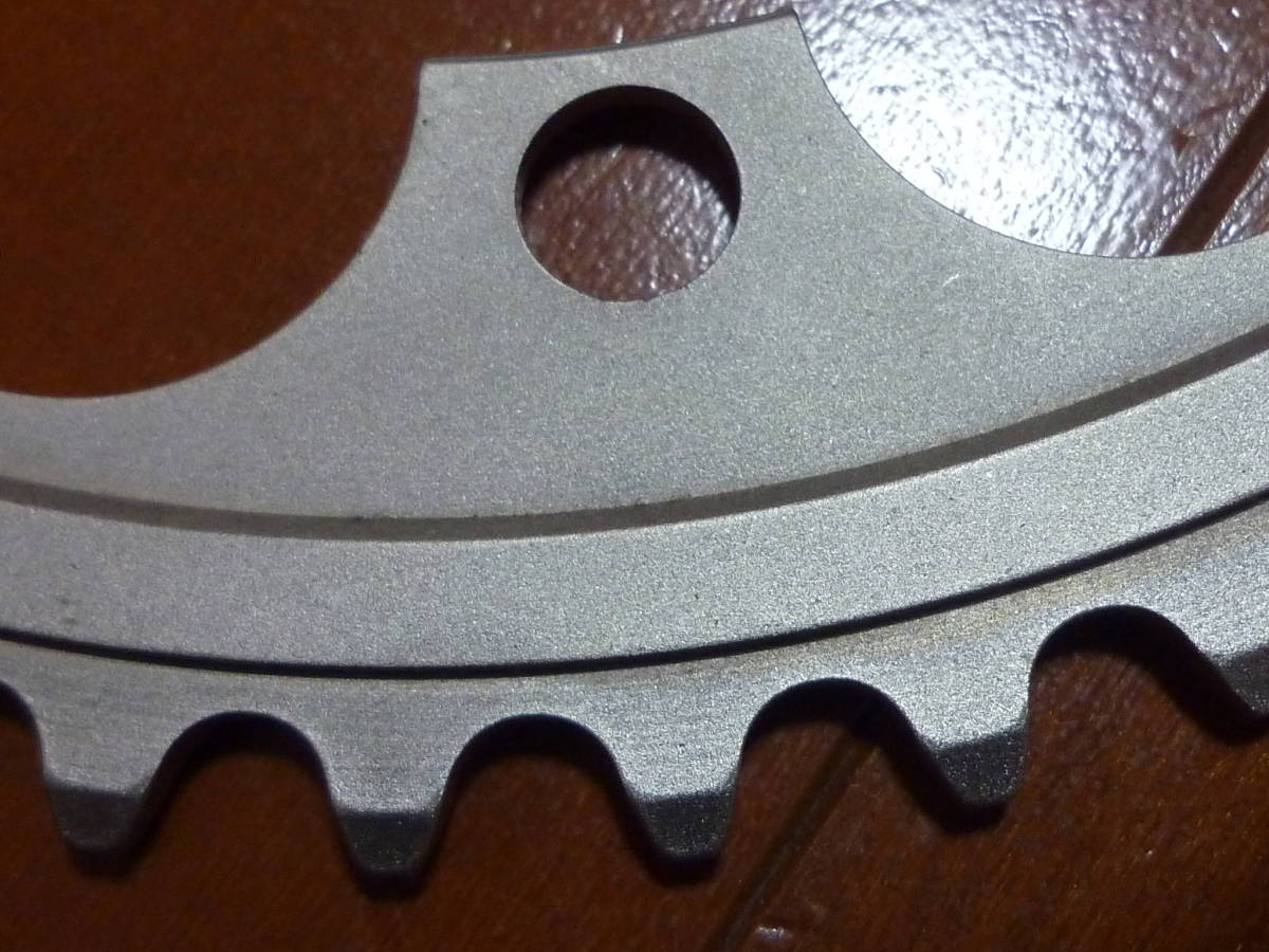 レア稀少 sugino75 49T ゴールド/チタンカラー PCD144 ピスト レア稀少 sugino75 49T ゴールド/チタンカラー PCD144 ピスト