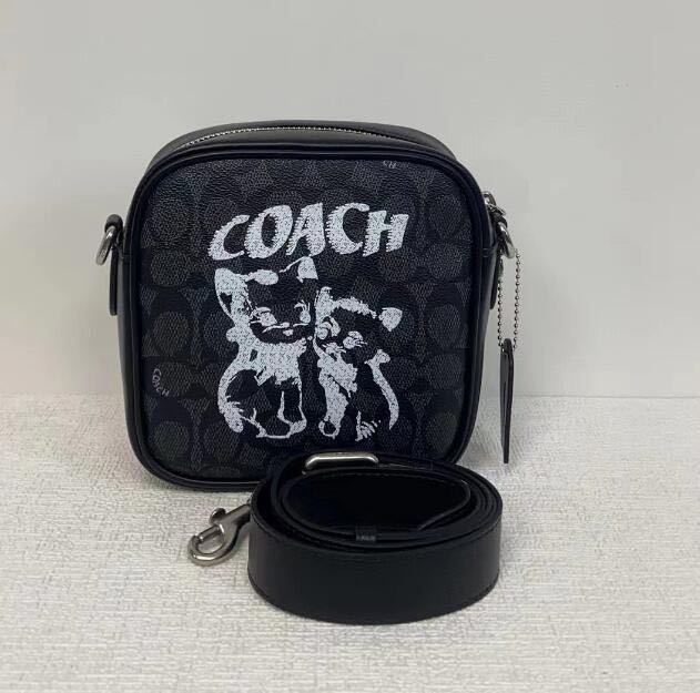 コーチ LIL NAS X DROP BY COACH CP999 カメラ バッグ・シグネチャー