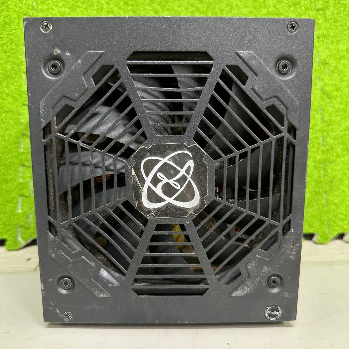 DB1-117 激安 PC 電源BOX XFX XTR XPS-750W-BEF 750W 電源ユニット 電源テスターにて電圧確認済み 確認用配線使用 中古品_画像5