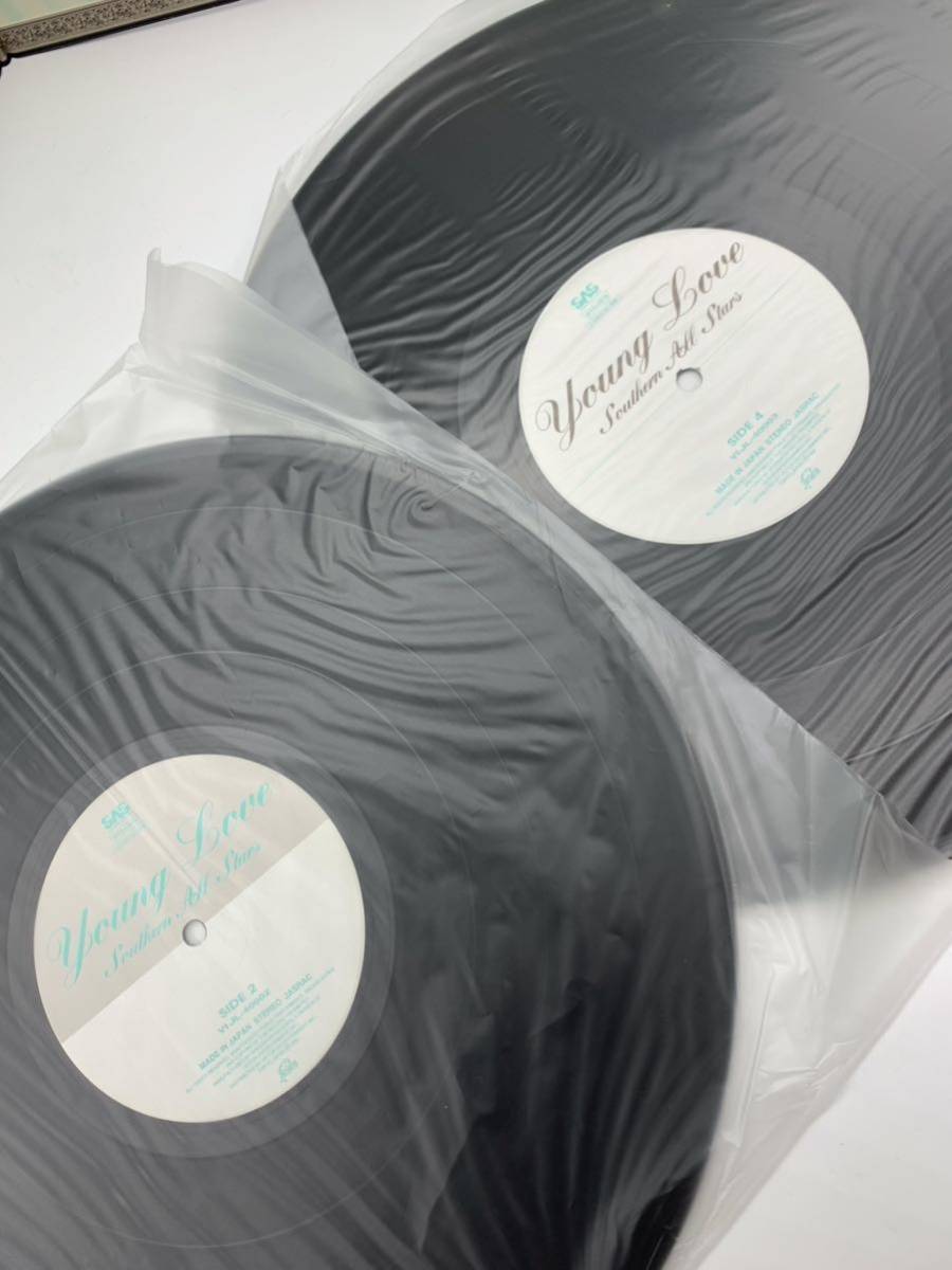 サザンオールスターズ レコード2枚組 ヤング・ラヴ 歌詞カード付き ケースサイズ一辺約31.2cm コレクション 音楽 J-pop サザン ポップスの画像4
