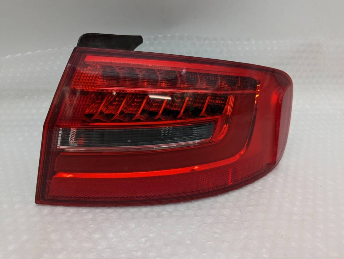 AUDI A4 8KCDN アバント 右 テールライト 8K5 945 096 中古 ☆050110ｒｓ_画像1