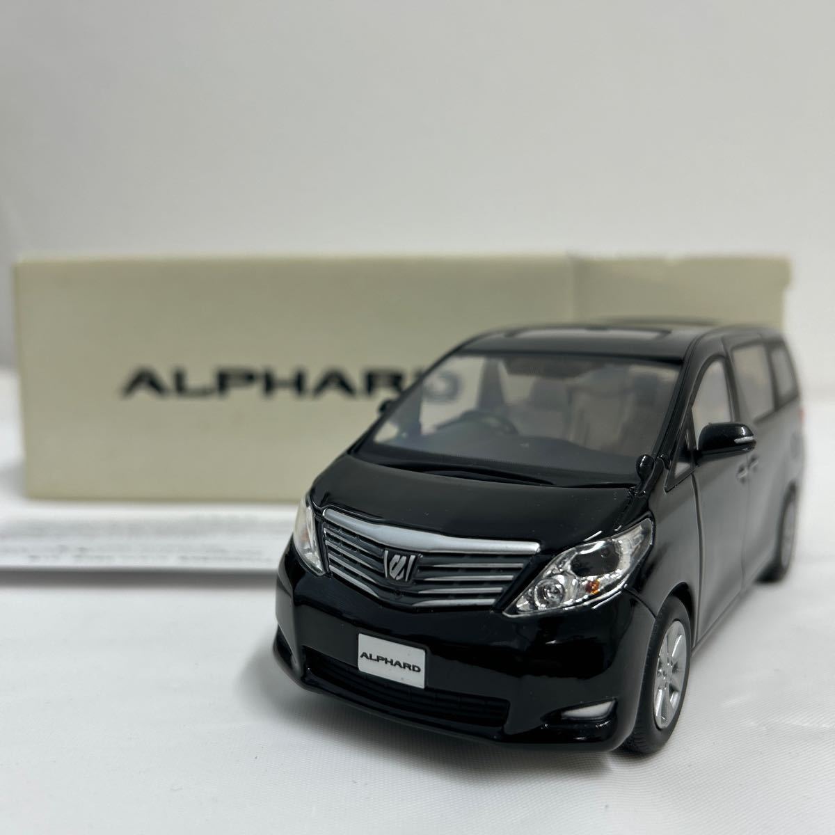 非売品 TOYOTA ディーラー特注 1/30 ALPHARD Black カラーサンプル ブラック トヨタ アルファード 20系 ミニカー モデルカー_画像1