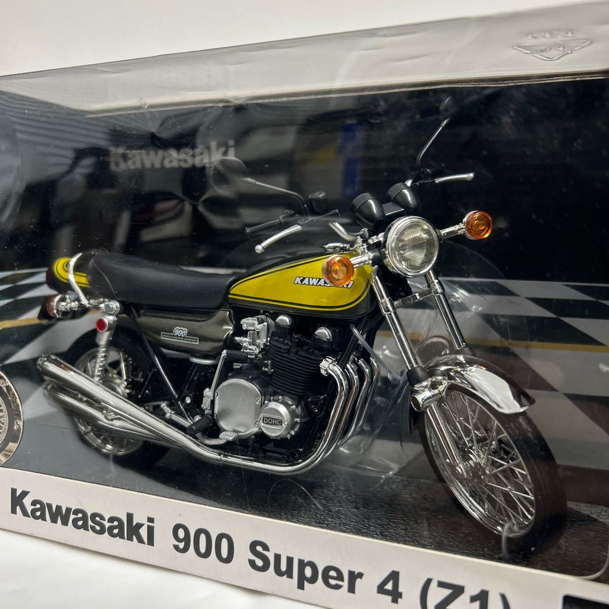 アオシマ 1/12 KAWASAKI 900 SUPER4 Z1 スカイネット カワサキ スーパー4 イエローボール 完成品 バイクシリーズ ミニカー 旧車_画像2