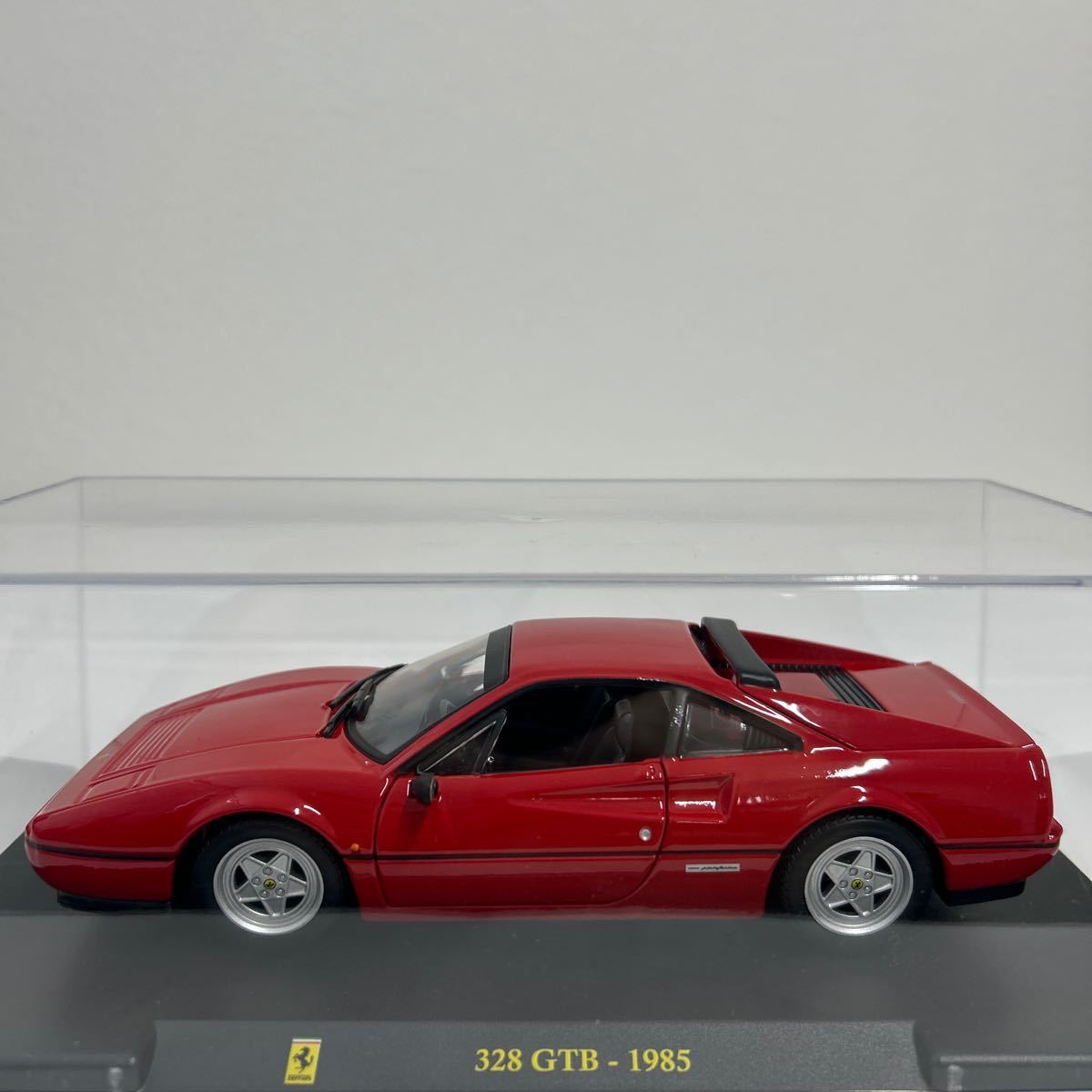 デアゴスティーニ レ・グランディ・フェラーリコレクション #24 1/24 FERRARI 328GTB 1985年 Red burago 完成品 ミニカー モデルカー_画像3