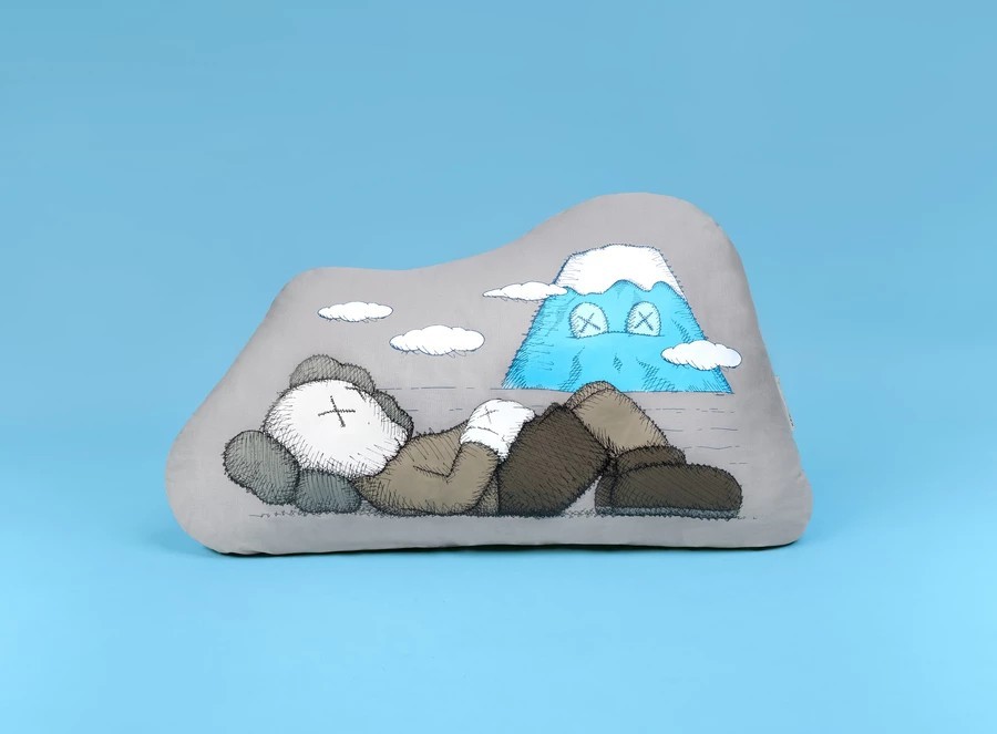 【デッドストック 未使用新品】正規品 KAWS HOLIDAY JAPAN Cushion カウズ 富士山 TOKYO FIRST ホリデー クッション コンパニオン PLUSH