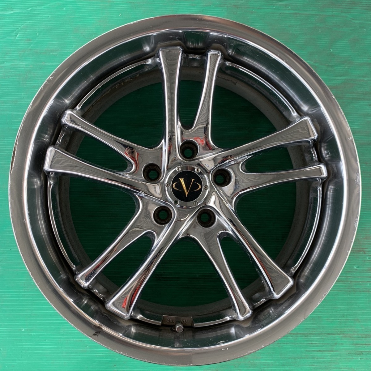 【中古アルミホイール4本セット】【V】2ピース　18×8.0J　114.3-5H　IN30　ハブ径実測72mm　_画像2