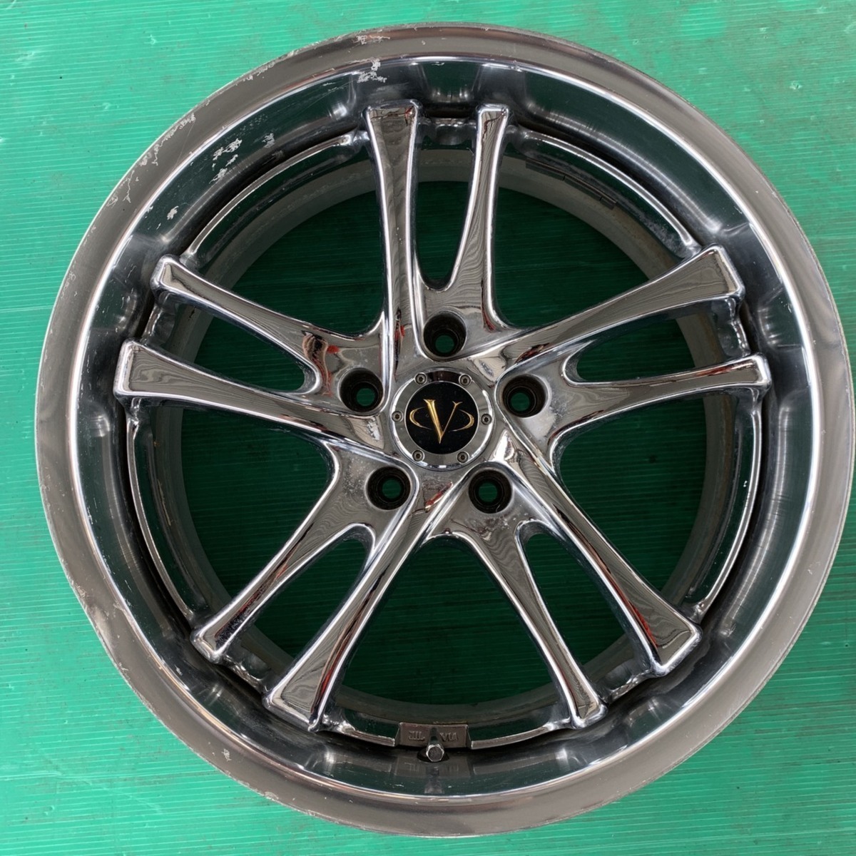 【中古アルミホイール4本セット】【V】2ピース　18×8.0J　114.3-5H　IN30　ハブ径実測72mm　_画像4