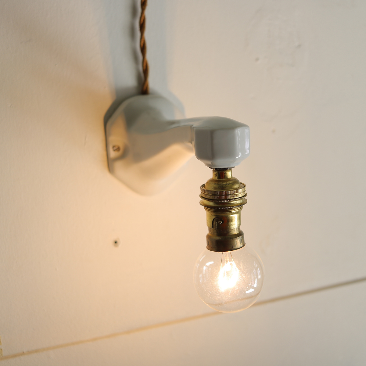 白陶器 1910年 フランス アンティーク ウォールランプ 壁付け ランプ 間接照明 アーム ランプ ビンテージ アールヌーボー ビクトリアン_画像3