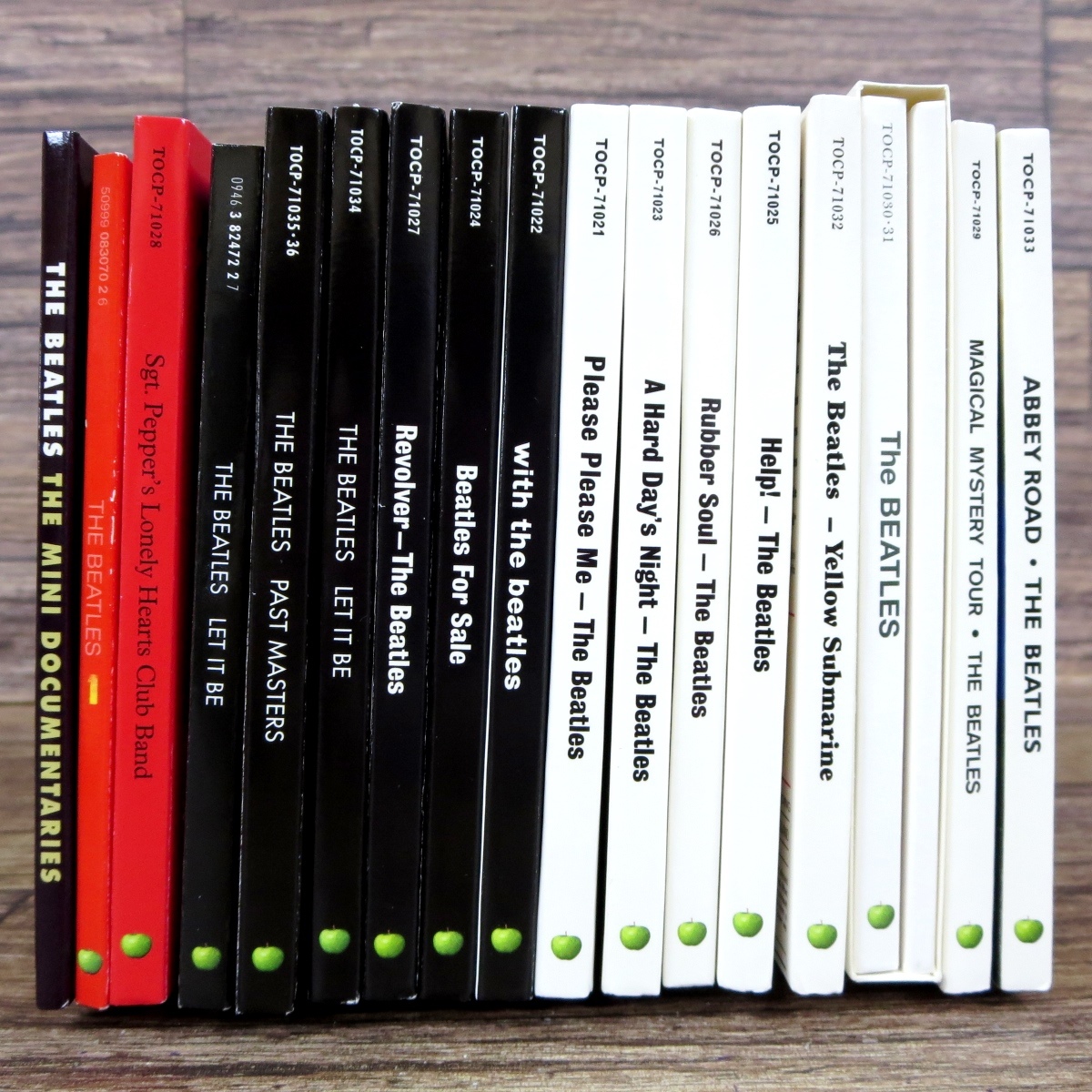 ◇良品 THE BEATLES ザ・ビートルズ CDセット ほぼ日本版 1枚のみDVD 紙ジャケット仕様/LET IT BE/PAST MASTERS/PLEASE PLEASE/他◇z31605