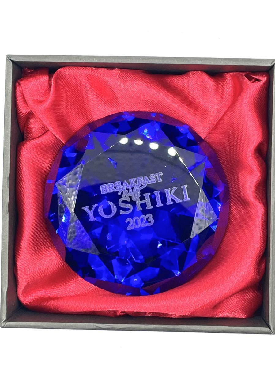 YOSHIKI 2023 TOKYO JAPAN DINNER SHOW クリスタルガラス　ペーパーウェイトYOSHIKI撮影時のハギレ付　x japan _画像3