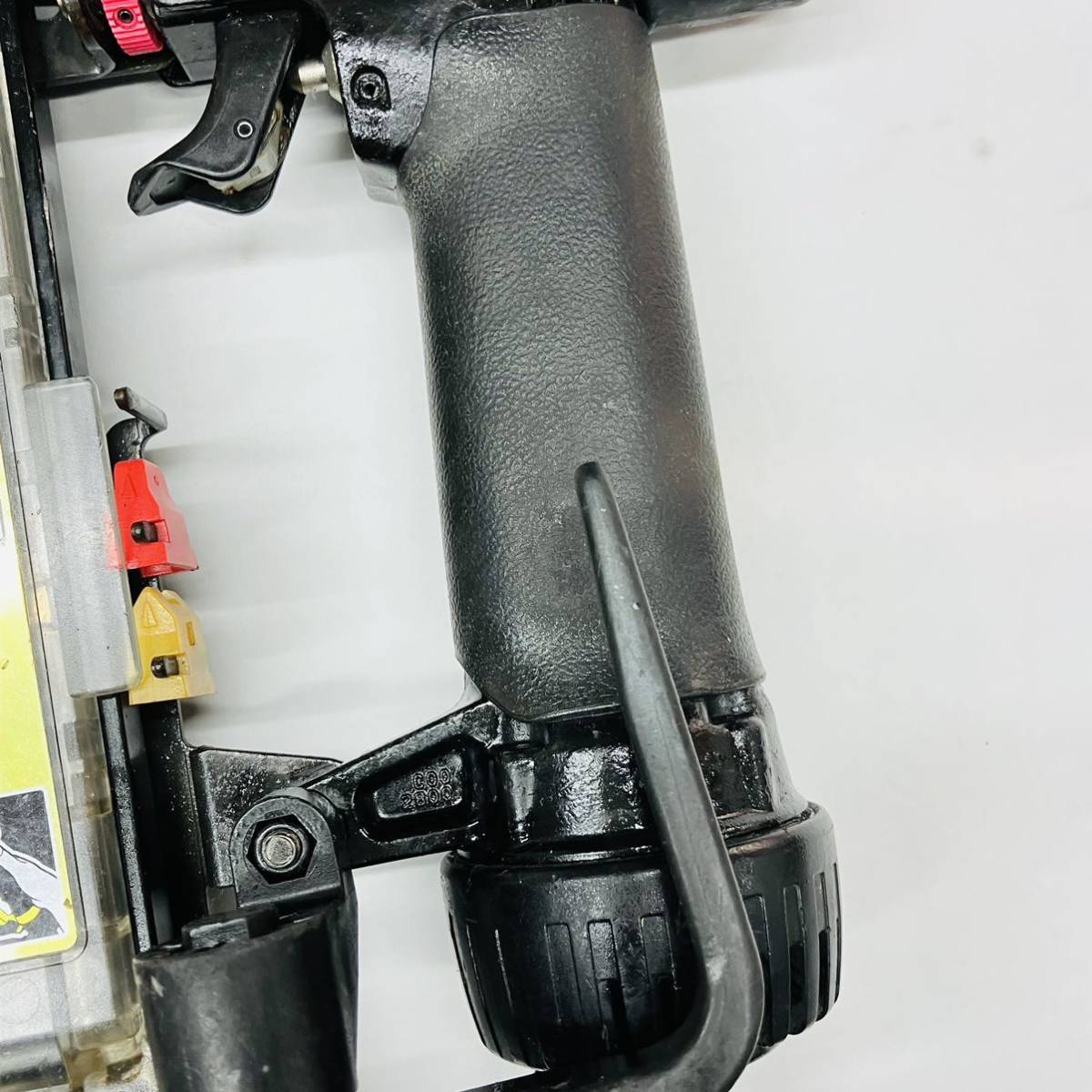 動作良好 日立工機 HIKOKI 高圧 55mm フィニッシュネイラ 仕上げ 動作良好 日立工機 HIKOKI 高圧 55mm フィニッシュネイラ 仕上げ