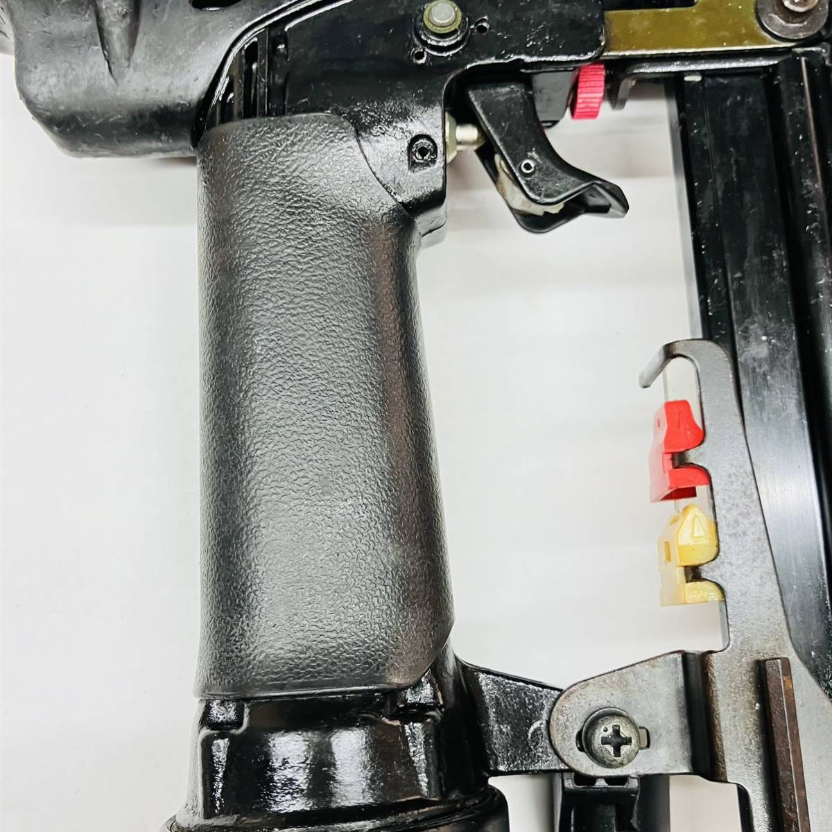 動作良好 日立工機 HIKOKI 高圧 55mm フィニッシュネイラ 仕上げ 動作良好 日立工機 HIKOKI 高圧 55mm フィニッシュネイラ 仕上げ
