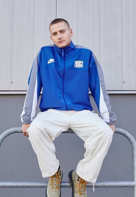L 新品 NIKE ナイキ ウーブンジャケット ジョガーパンツ L 新品 NIKE ナイキ ウーブンジャケット ジョガーパンツ