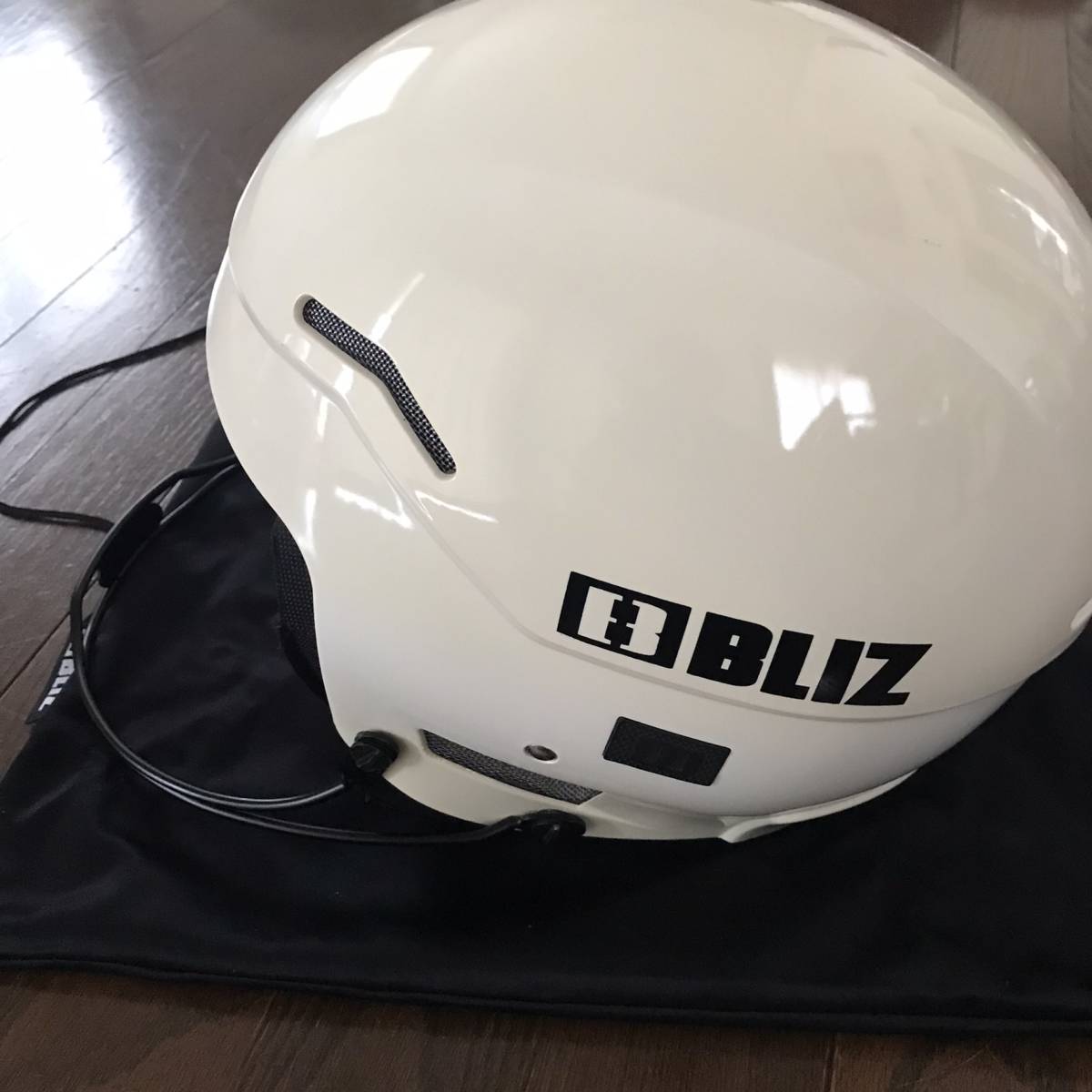 中古良品 BLIZ ブリッツ ブリス FIS 適合 ヘルメット チンガード付き 収納バッグ付き SL GS Mサイズ 54-58cm レース 競技 日焼跡あり_画像1