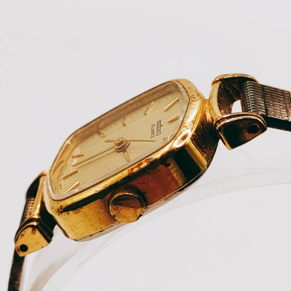 SEIKO セイコー 1421-5630 腕時計 クウォーツ 3針 金色文字盤 ゴールド基調 時計 とけい トケイ アクセサリー 