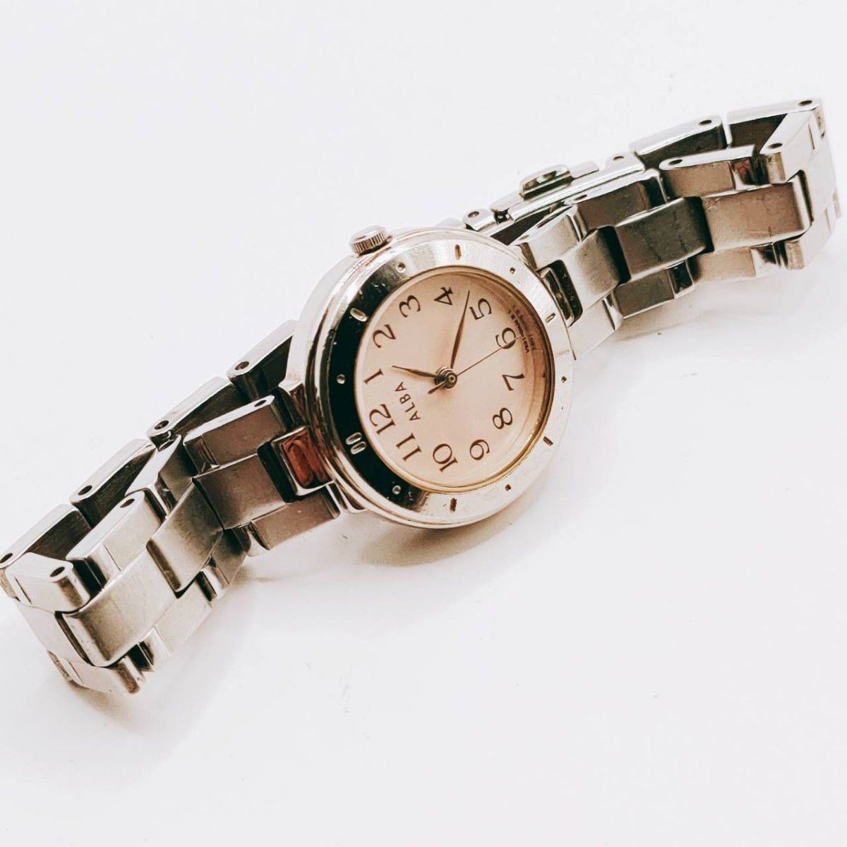 #128 SEIKO ALBA セイコー アルバ V501-0DW0 腕時計 アナログ 3針 銀色文字盤 シルバー基調 時計