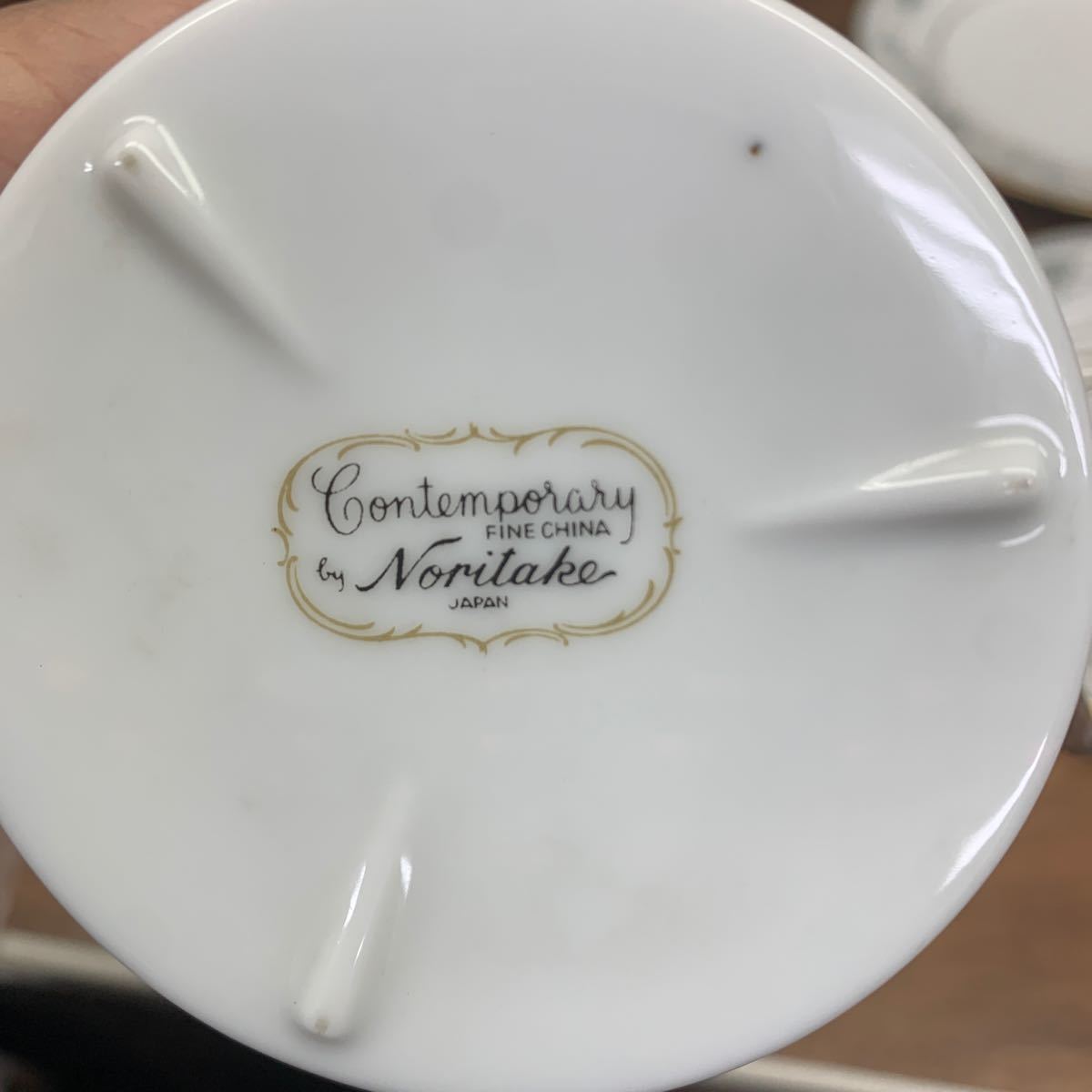 ◆E-414 洋食器 Noritake ノリタケ 大皿 小皿 カップbone china ボーン チャイナ NOBLE ノーブル 花柄 まとめ セット 中古現状品_画像4