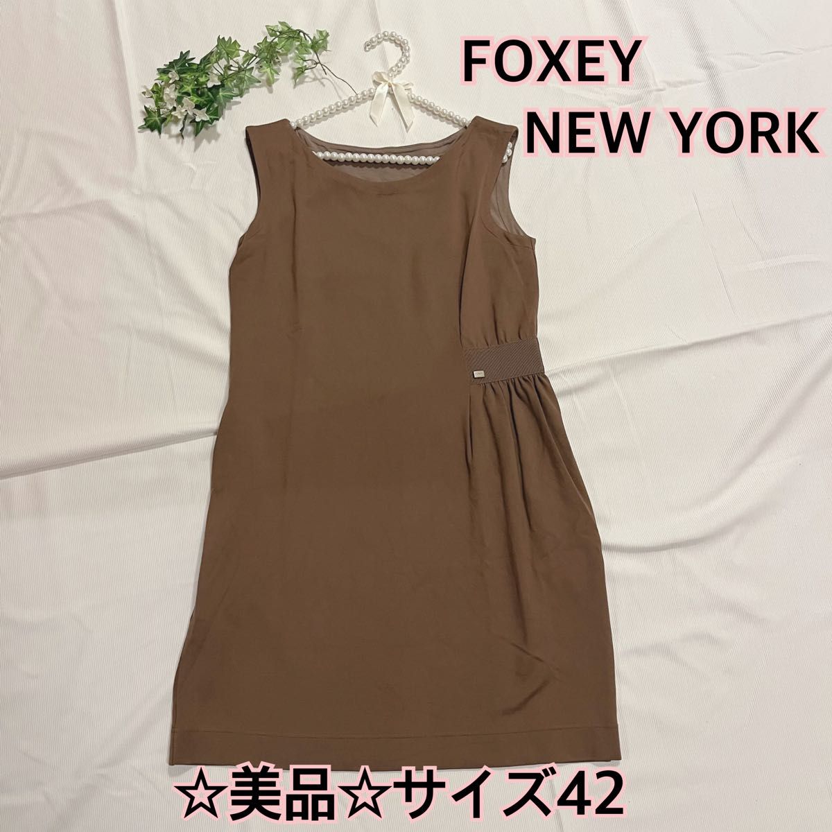 ☆美品☆FOXEY NEW YORK フォクシーニューヨーク 膝丈ワンピース ギャザー　ロゴプレート ノースリーブ レディース