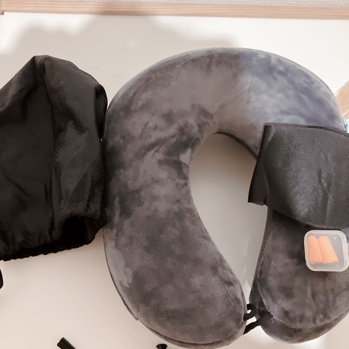 ネックピロー 携帯枕 とろける肌触り 極上のもちもちネックピロー 防災グッズ　耳栓、アイマスク、専用袋付き
