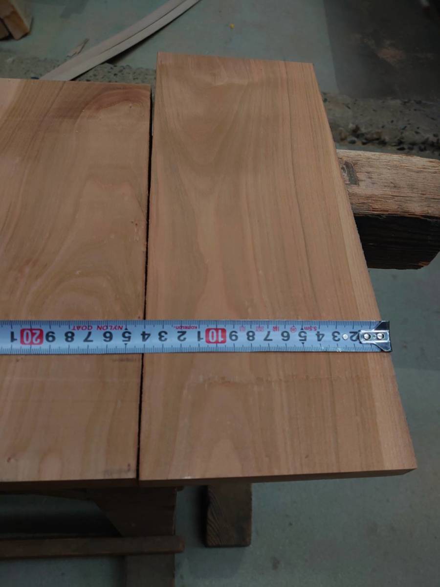 山桜　No.240125-E　無垢　乾燥材　板（長さ300～350㎜ｘ幅140㎜ｘ厚み20㎜）2枚　木材　DIY　棚板　小物作りに_画像3