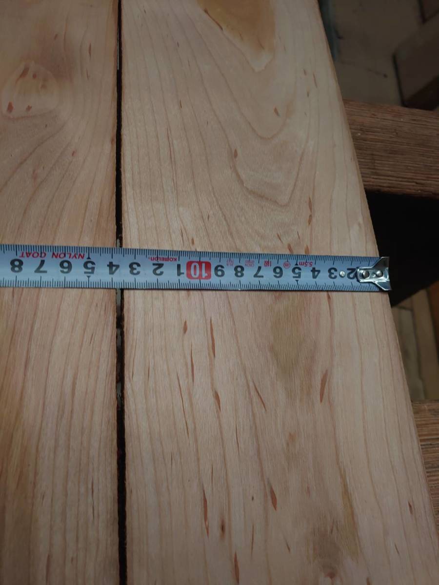 山桜　No.240126-A　無垢　乾燥材　板（長さ440～450㎜ｘ幅135㎜ｘ厚み18～20㎜）2枚　木材　DIY　棚板　小物作りに_画像2
