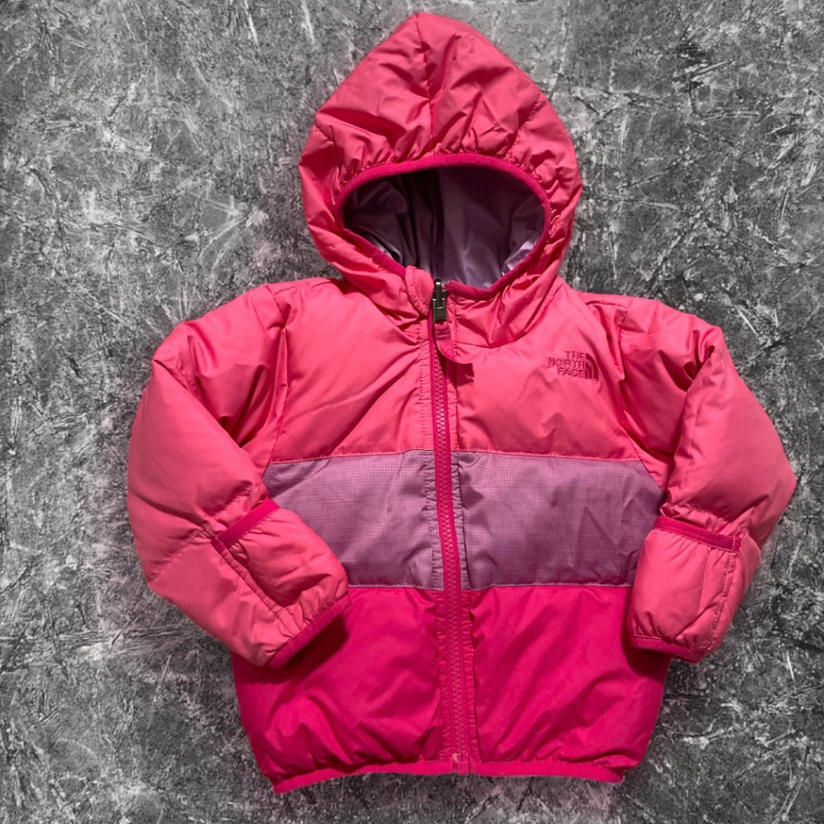 【美品】ノースフェイス　ベビー　ダウン　キッズ　12-18M リバーシブル　女の子 THE NORTH FACE ジャケット