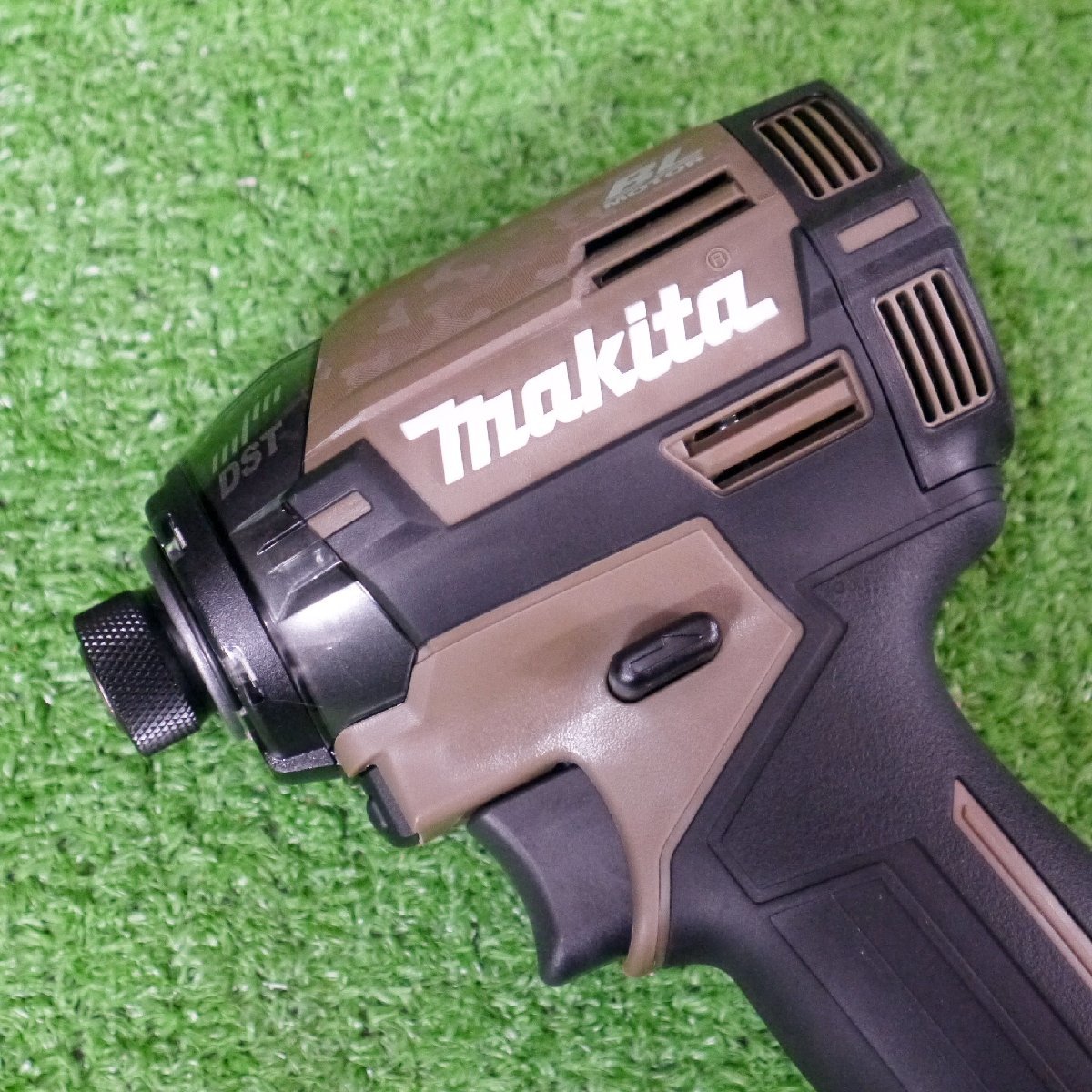 未使用品・保管品 makita マキタ TD002GRDXO 充電式インパクドドライバ オリーブ 充電器 DC40RA バッテリ BL4025 2個 取説/ケース 240115_画像3