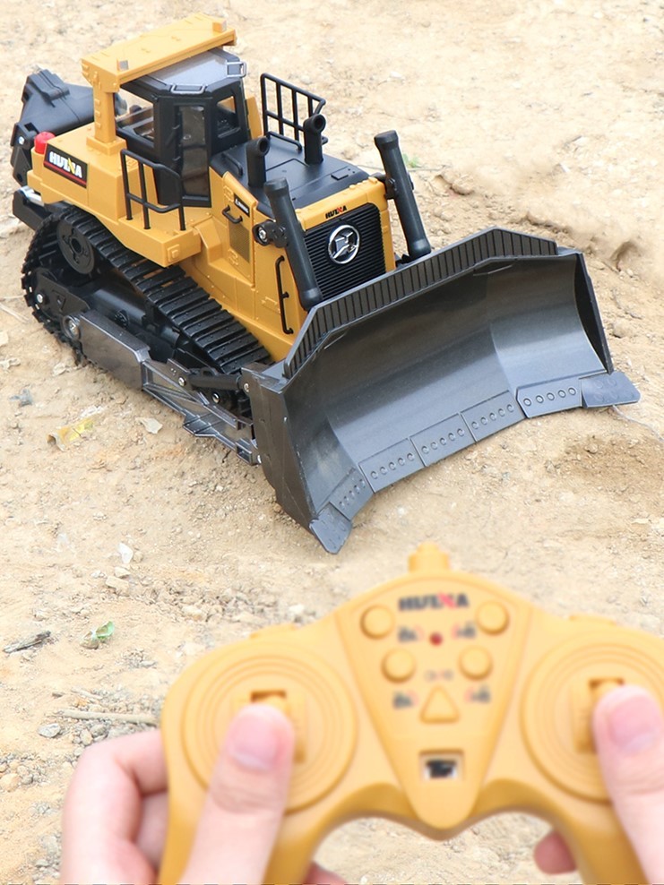 1/16 size bulldozer radio-controller . earth board *lipa-. Propo . top and bottom operation metal parts use . tough . body 