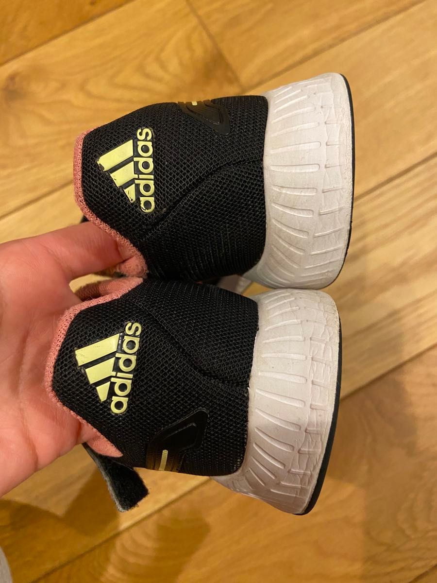 adidas アディダス　靴　シューズ　18㎝ スニーカー　kids キッズ　子供　ピンク　ブラック　黒