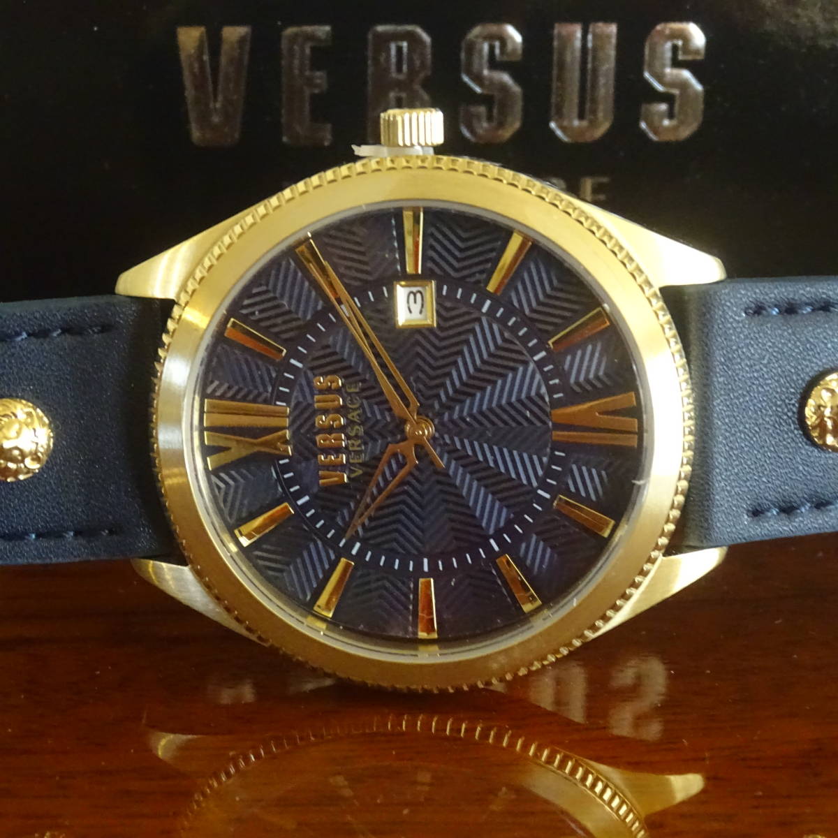 人気デザイナー 新年は新しい時計で！ ヴェルサーチVersusヴェルサス