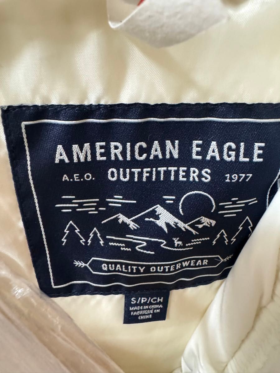 アメリカンイーグル AMERICAN EAGLE　ファーフード付ダウンジャケット　白　Ｓサイズ　取り外し可能