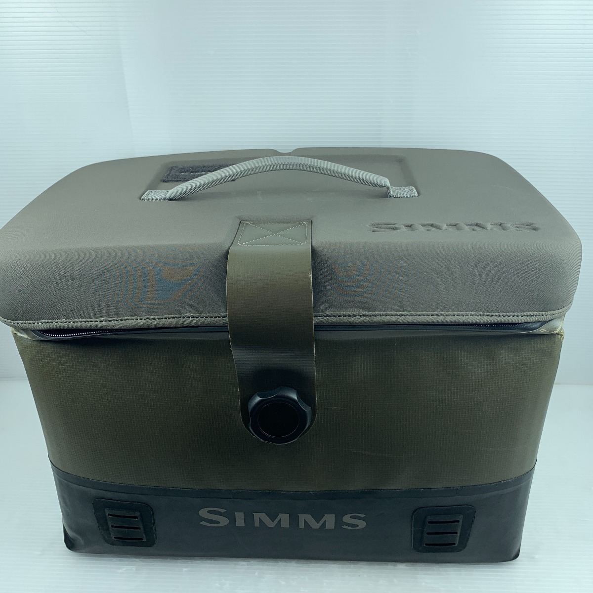 ττ SIMMS タックルボックス Dry Creek Boat Bag やや傷や汚れ ττ SIMMS タックルボックス Dry Creek Boat Bag やや傷や汚れ
