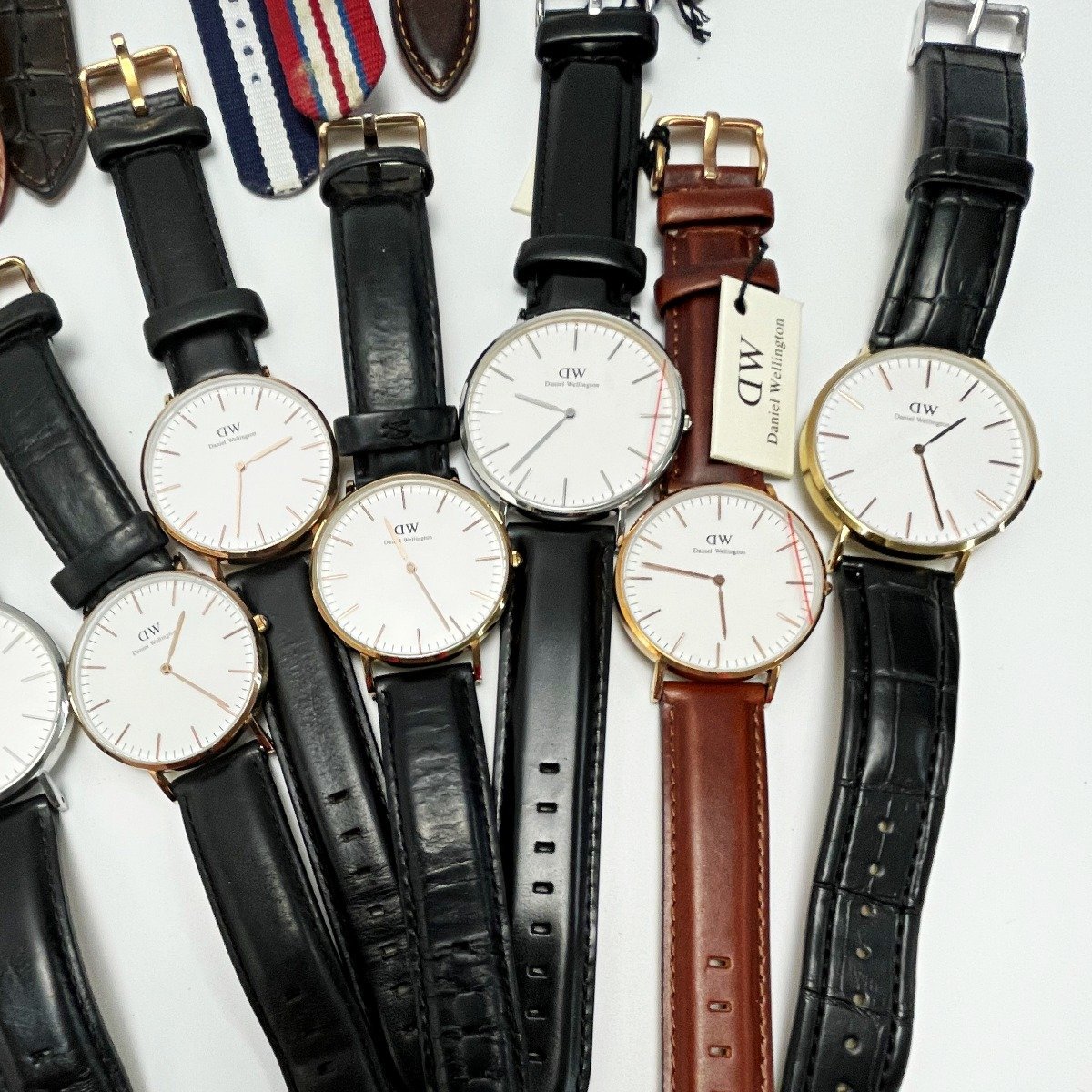 ☆☆【1円スタート】 Daniel Wellington ダニエル・ウェリントン ジャンク 腕時計 32本 まとめ 1スタ クォーツ 全体的に状態が悪い_画像7