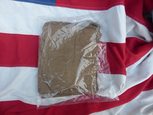  вооруженные силы США оригинал не использовался 1988 T- рубашка Brown SMALL 2 листов нераспечатанный TS605x