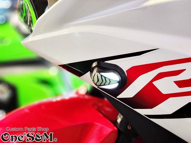 C3-20CR カウル車用 LED シーケンシャル ウインカー Z750S ZRX1200S ZZR1200 ER-6F Ninja250R Ninja400 Ninja650R ニンジャ Ninja 汎用_ポジションランプ時